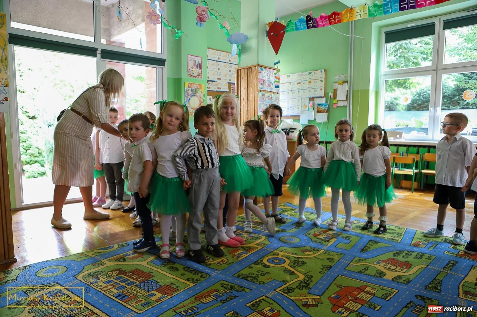 Zdjęcie w galerii na portalu naszraciborz.pl: III Festyn rodzinny w przedszkolu przy Kochanowskiego [FOTO i WIDEO] wiadomości z regionu