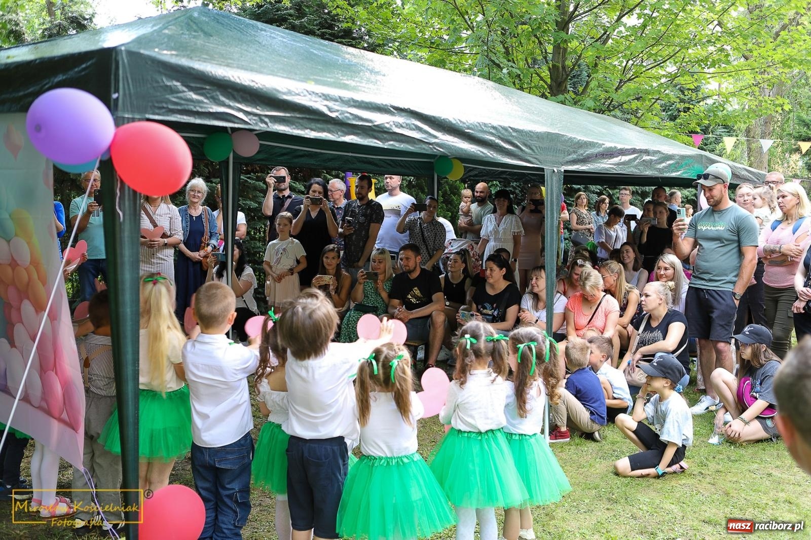 Zdjęcie w galerii na portalu naszraciborz.pl: III Festyn rodzinny w przedszkolu przy Kochanowskiego [FOTO i WIDEO] wiadomości z regionu
