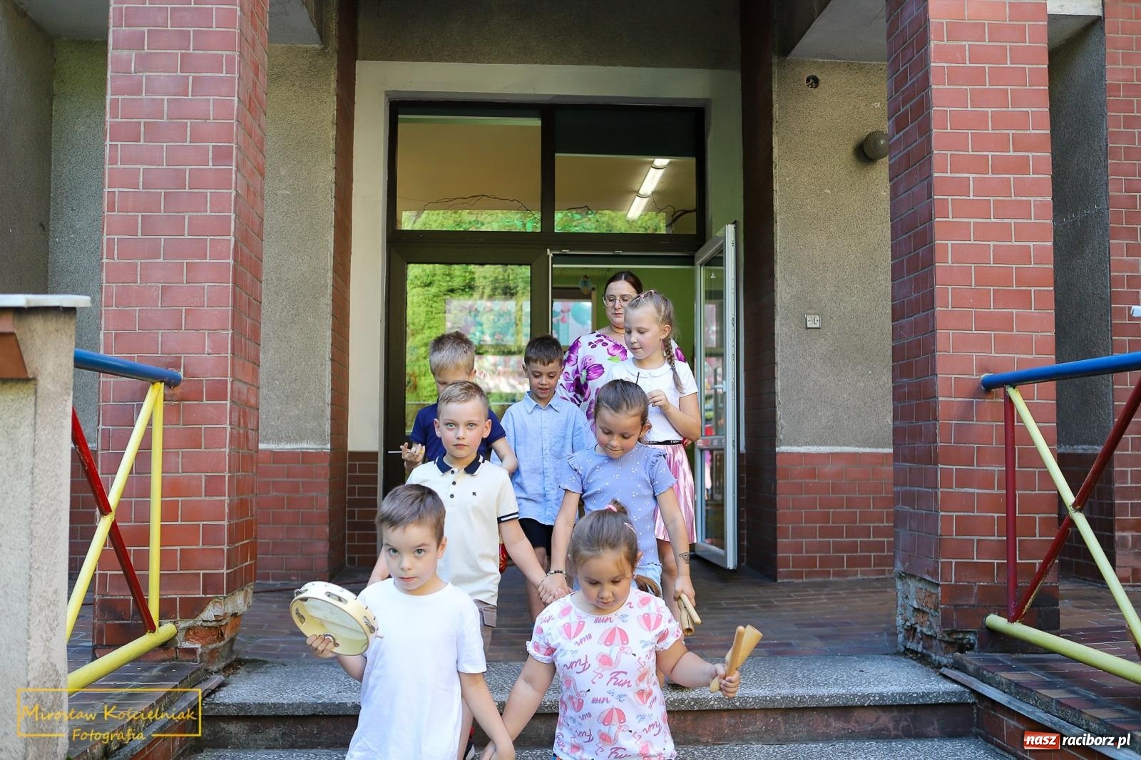 Zdjęcie w galerii na portalu naszraciborz.pl: III Festyn rodzinny w przedszkolu przy Kochanowskiego [FOTO i WIDEO] wiadomości z regionu