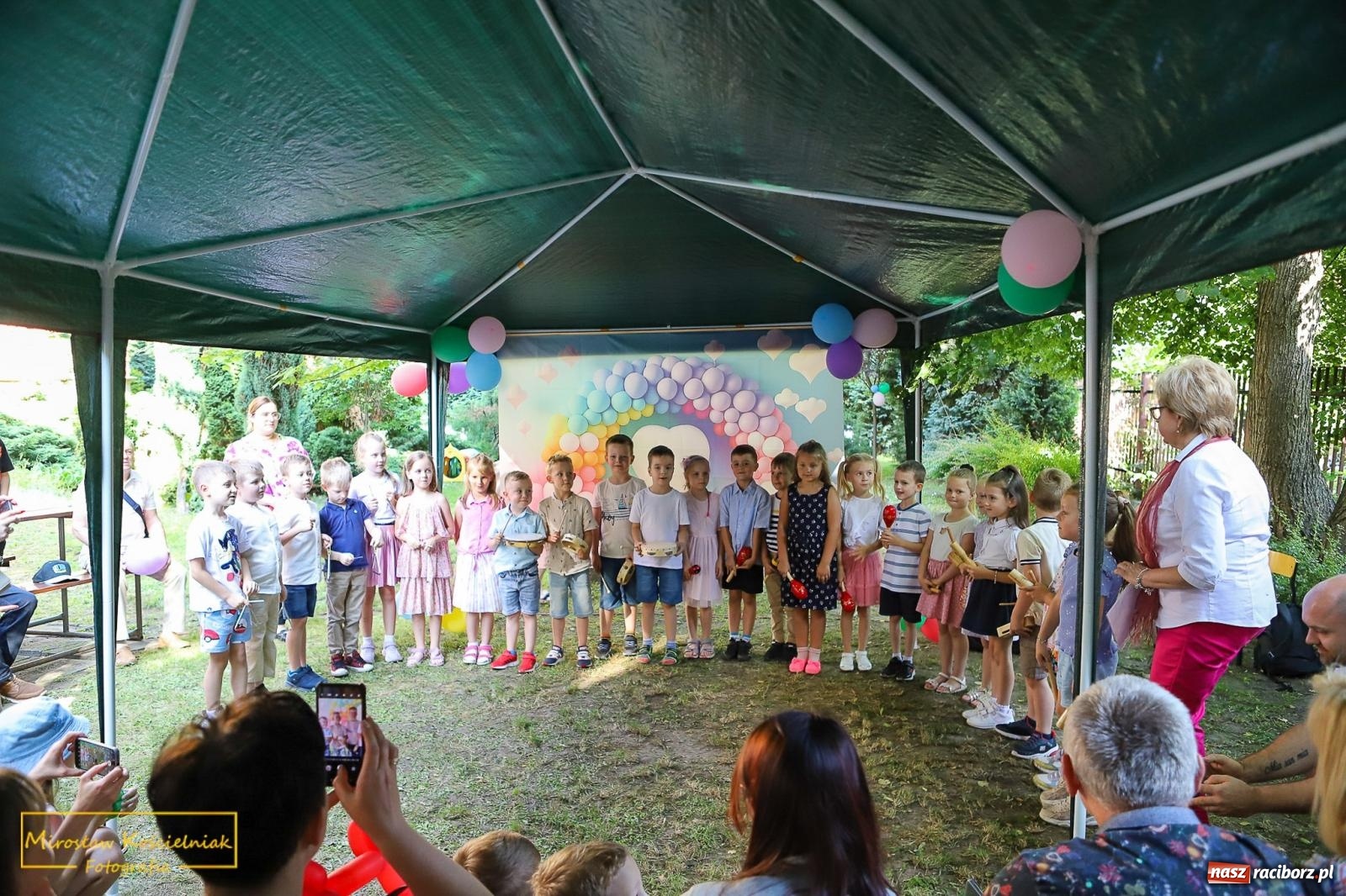 Zdjęcie w galerii na portalu naszraciborz.pl: III Festyn rodzinny w przedszkolu przy Kochanowskiego [FOTO i WIDEO] wiadomości z regionu