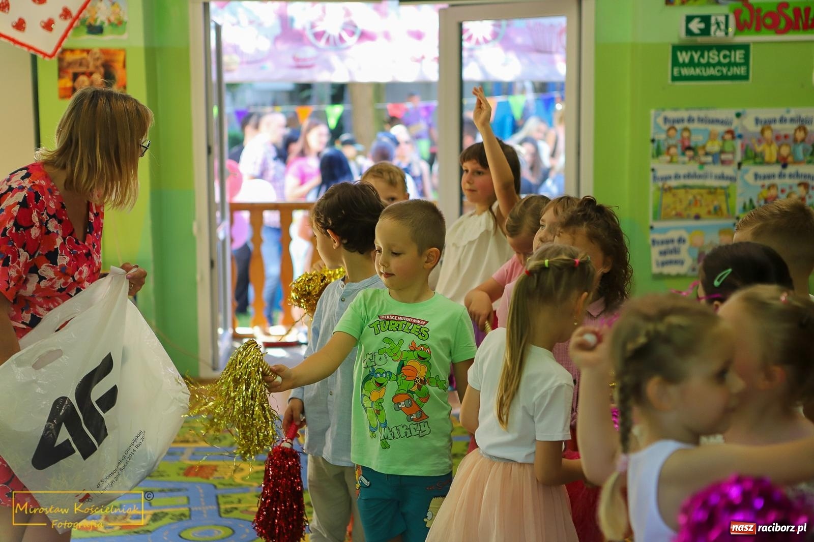 Zdjęcie w galerii na portalu naszraciborz.pl: III Festyn rodzinny w przedszkolu przy Kochanowskiego [FOTO i WIDEO] wiadomości z regionu