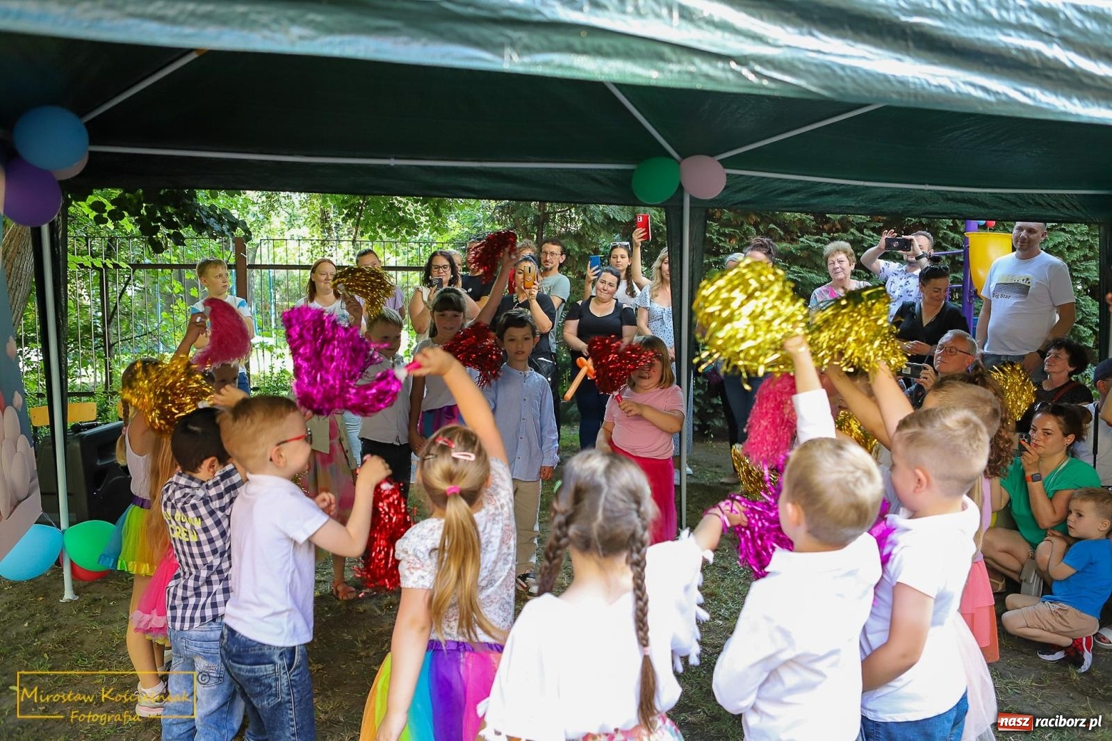 Zdjęcie w galerii na portalu naszraciborz.pl: III Festyn rodzinny w przedszkolu przy Kochanowskiego [FOTO i WIDEO] wiadomości z regionu