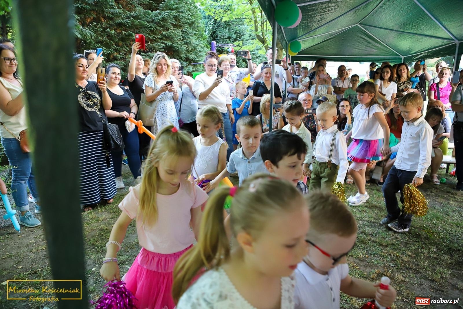 Zdjęcie w galerii na portalu naszraciborz.pl: III Festyn rodzinny w przedszkolu przy Kochanowskiego [FOTO i WIDEO] wiadomości z regionu