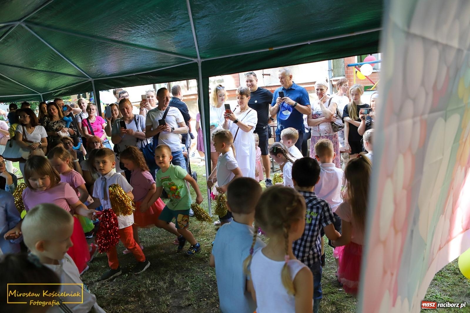 Zdjęcie w galerii na portalu naszraciborz.pl: III Festyn rodzinny w przedszkolu przy Kochanowskiego [FOTO i WIDEO] wiadomości z regionu