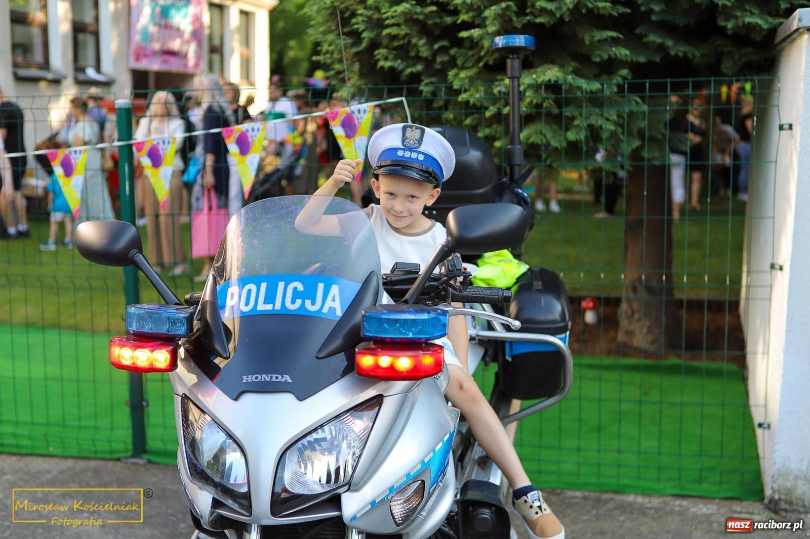 Zdjęcie w galerii na portalu naszraciborz.pl: III Festyn rodzinny w przedszkolu przy Kochanowskiego [FOTO i WIDEO] wiadomości z regionu