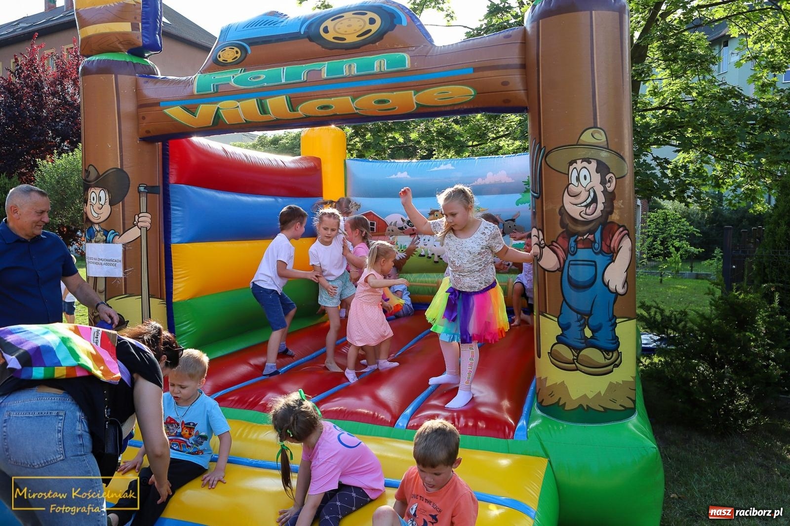 Zdjęcie w galerii na portalu naszraciborz.pl: III Festyn rodzinny w przedszkolu przy Kochanowskiego [FOTO i WIDEO] wiadomości z regionu