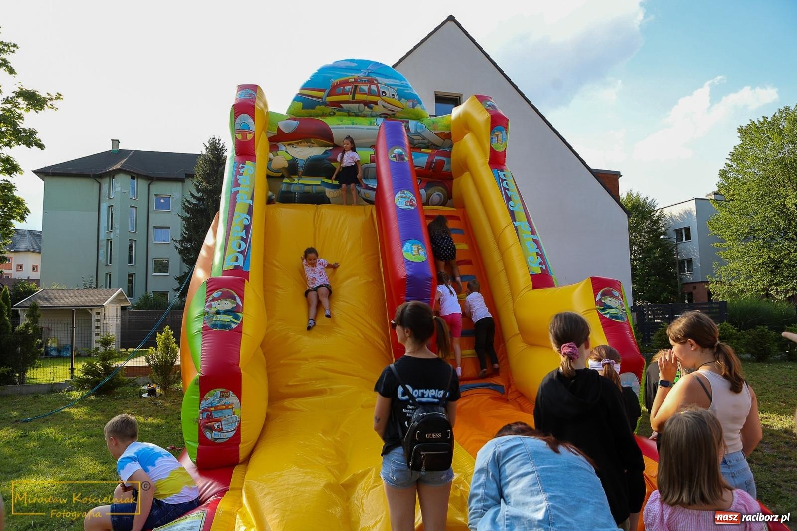 Zdjęcie w galerii na portalu naszraciborz.pl: III Festyn rodzinny w przedszkolu przy Kochanowskiego [FOTO i WIDEO] wiadomości z regionu