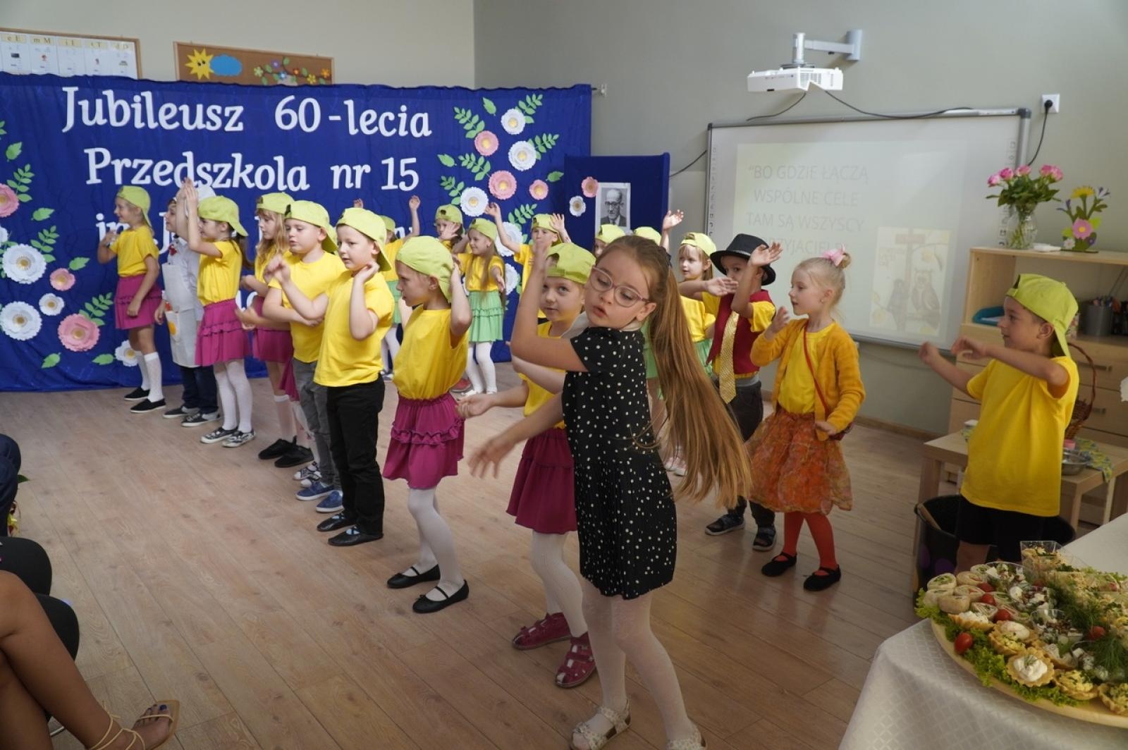 Zdjęcie w galerii na portalu naszraciborz.pl: Jubileusz 60-lecia raciborskiego Przedszkola nr 15 wiadomości z regionu