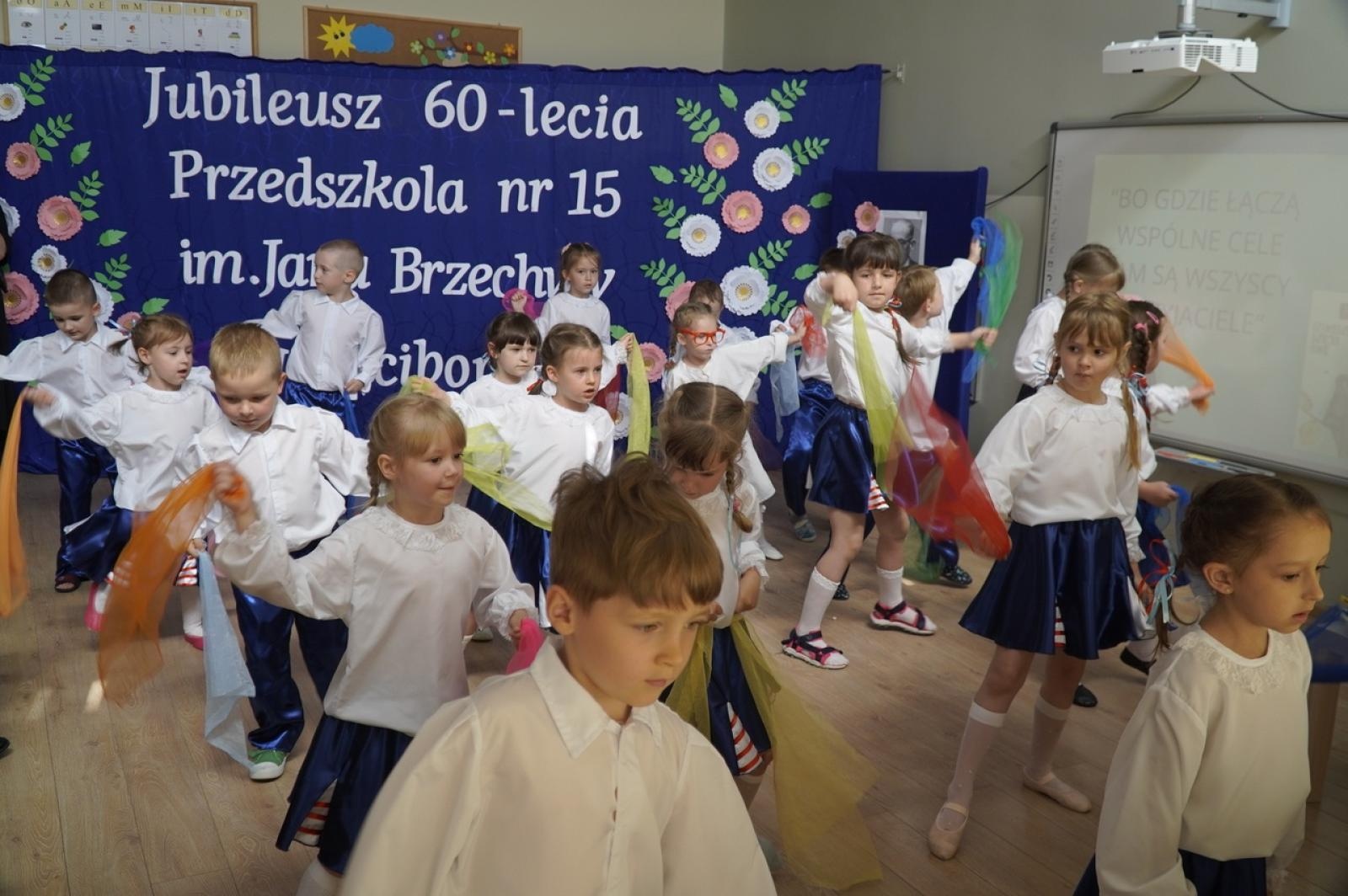 Zdjęcie w galerii na portalu naszraciborz.pl: Jubileusz 60-lecia raciborskiego Przedszkola nr 15 wiadomości z regionu