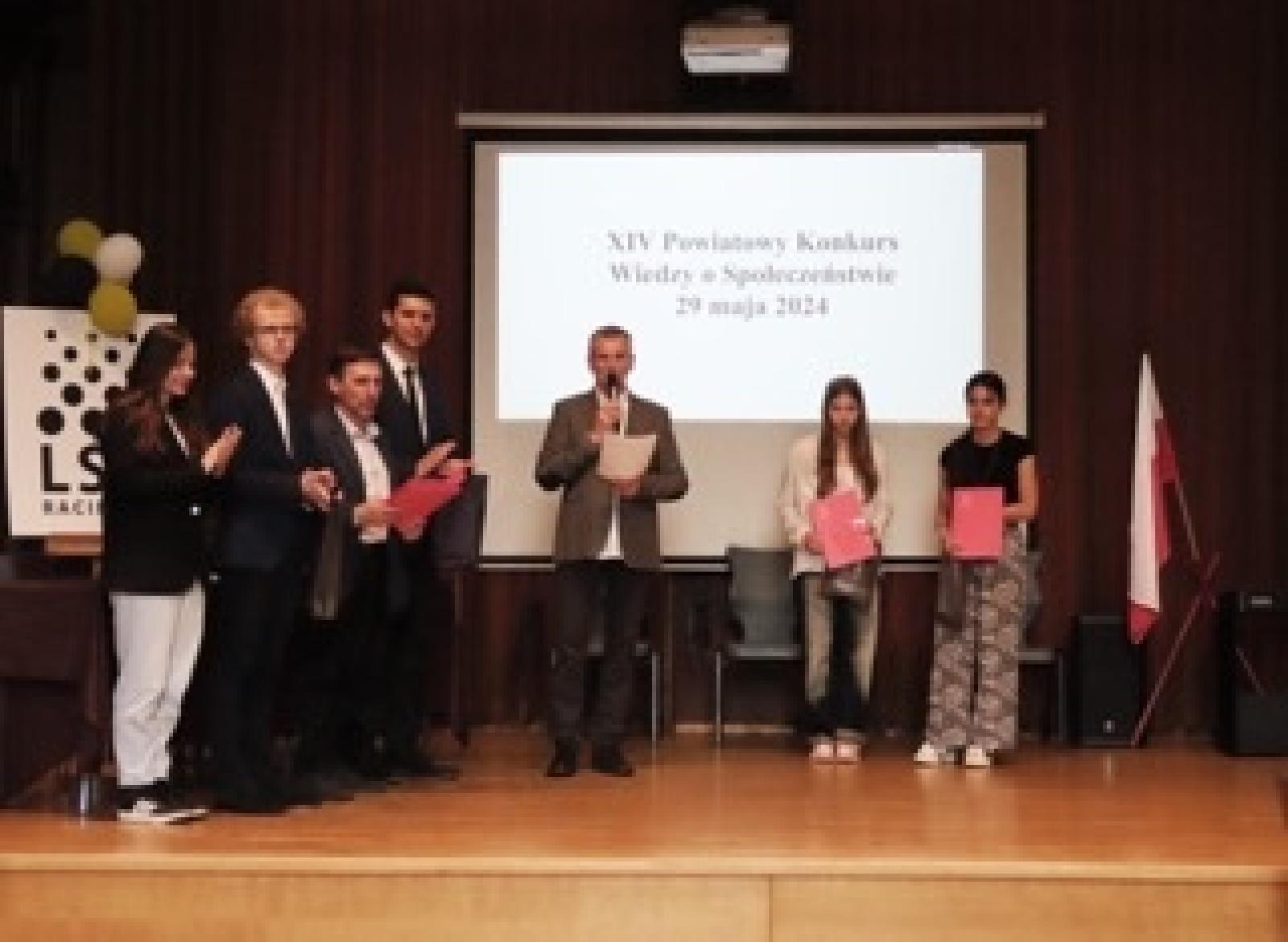 Zdjęcie w galerii na portalu naszraciborz.pl: XIV Powiatowy Konkurs Wiedzy o Społeczeństwie za nami wiadomości z regionu