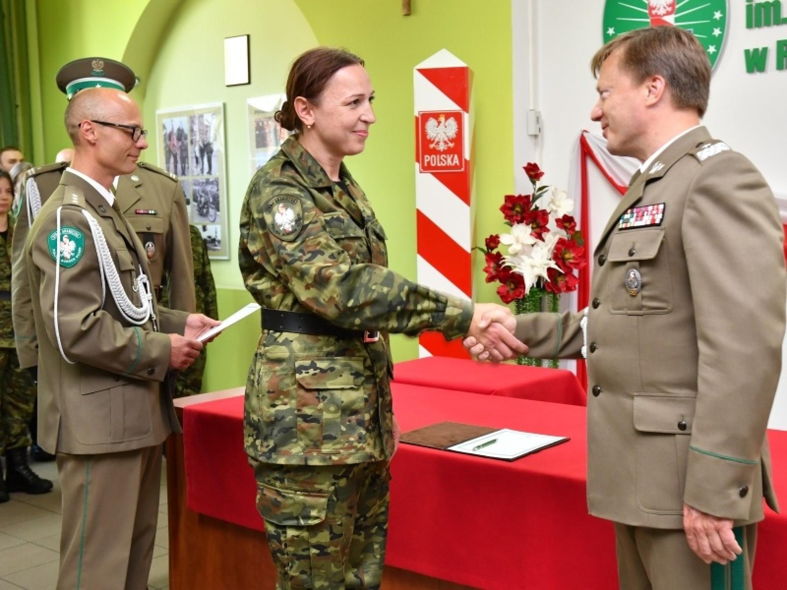 Zdjęcie w galerii na portalu naszraciborz.pl: Uroczyste ślubowanie nowych funkcjonariuszy Śląskiego Oddziału Straży Granicznej wiadomości z regionu