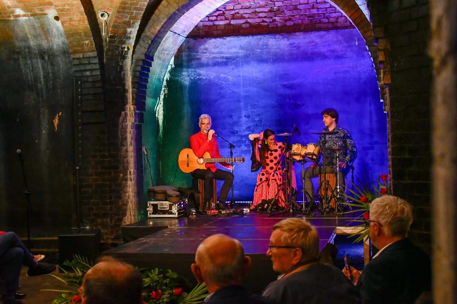 Zdjęcie w galerii na portalu naszraciborz.pl: Viva Flamenco! Dni Raciborza rozpoczęto w podziemiach wiadomości z regionu