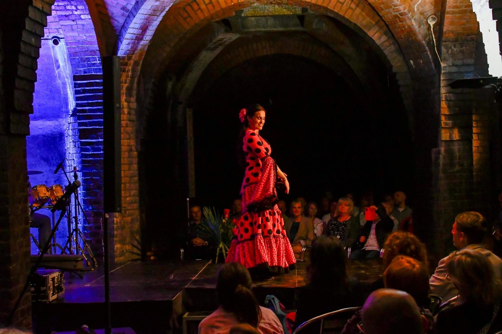 Zdjęcie w galerii na portalu naszraciborz.pl: Viva Flamenco! Dni Raciborza rozpoczęto w podziemiach wiadomości z regionu