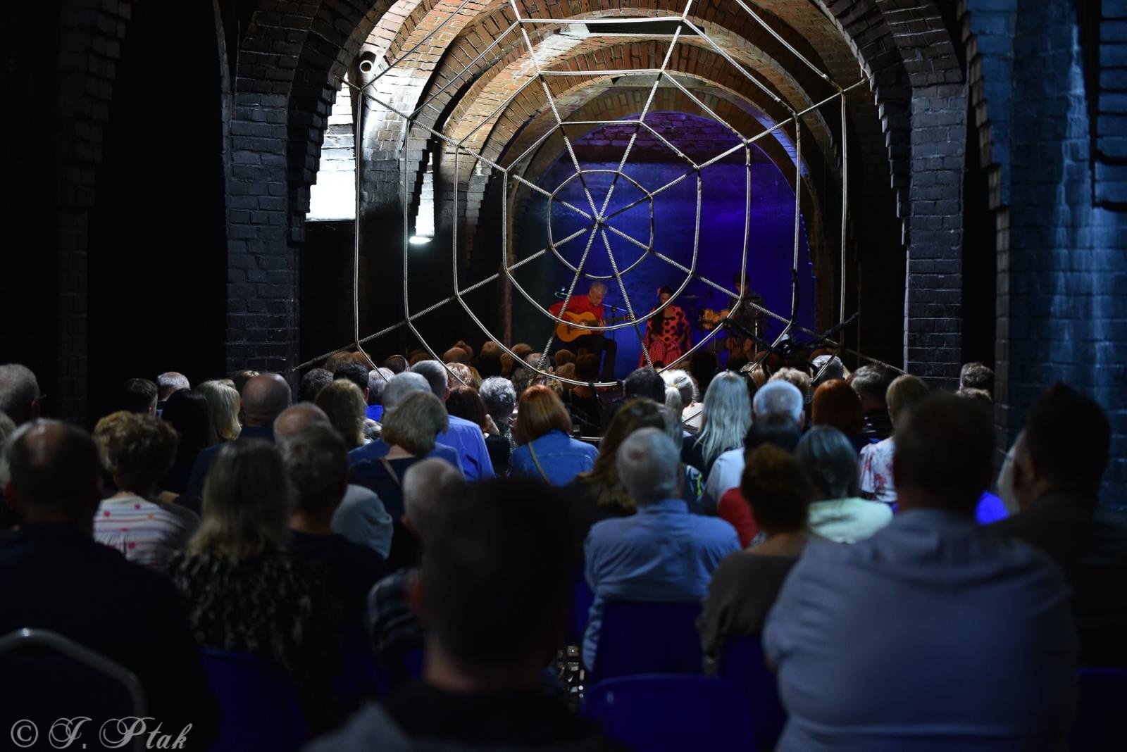 Zdjęcie w galerii na portalu naszraciborz.pl: Viva Flamenco! Dni Raciborza rozpoczęto w podziemiach wiadomości z regionu