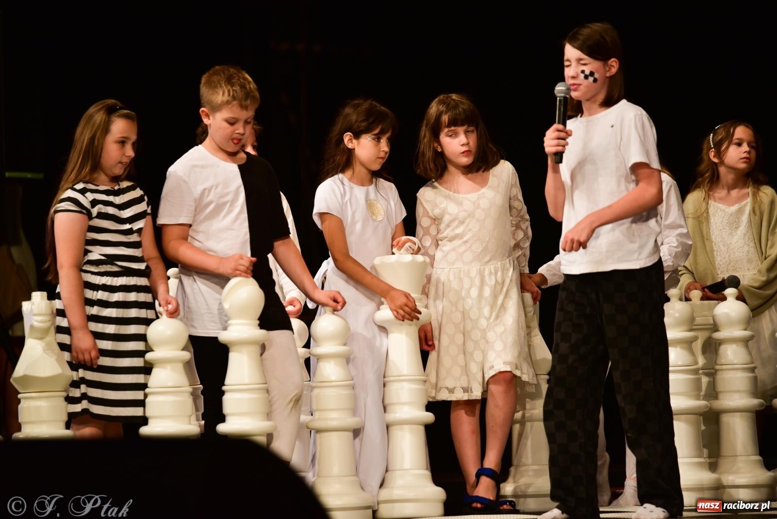 Zdjęcie w galerii na portalu naszraciborz.pl: XIV Powiatowy Festiwal Twórczości Artystycznej. Laureaci odebrali dyplomy [FOTO i WIDEO] wiadomości z regionu