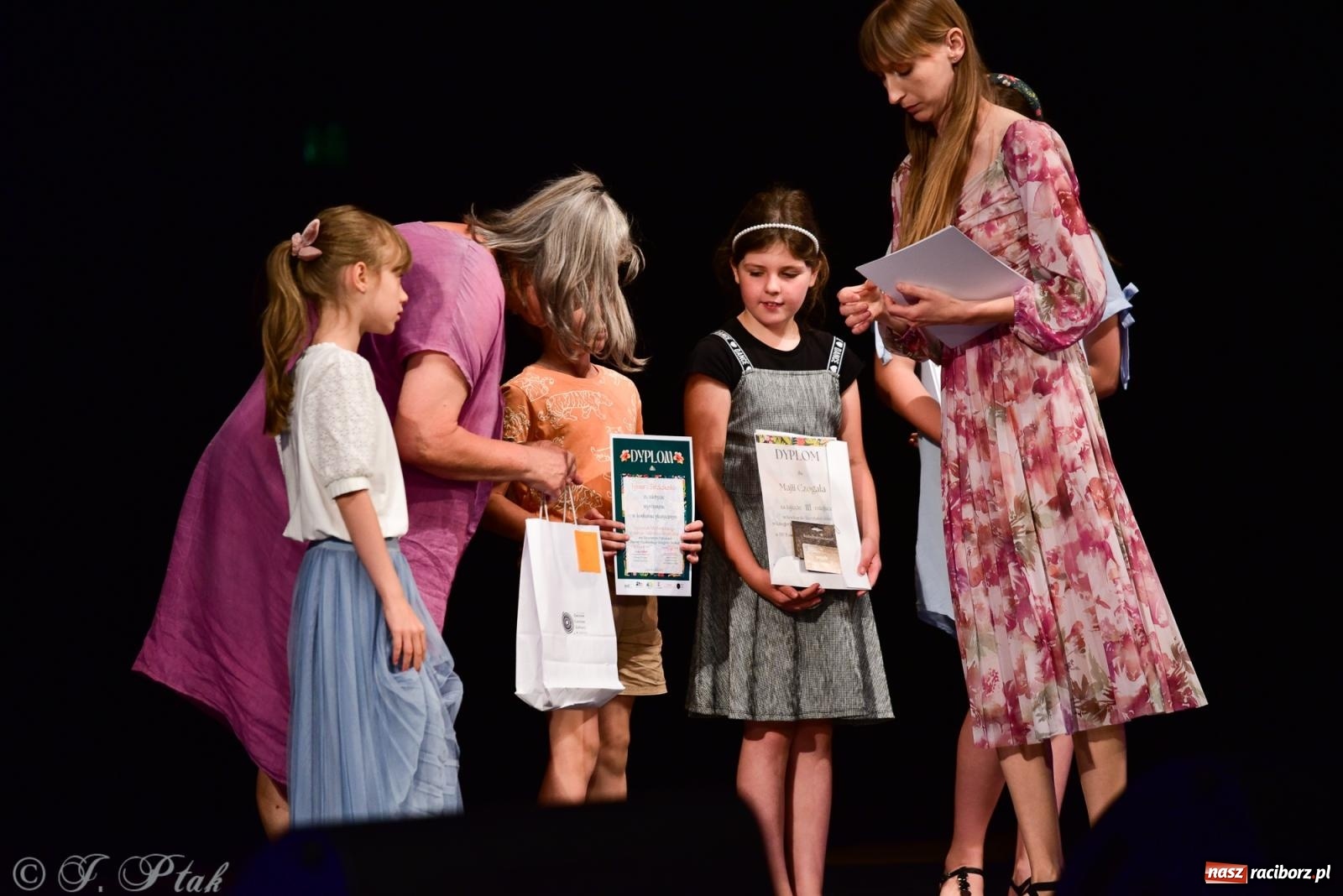 Zdjęcie w galerii na portalu naszraciborz.pl: XIV Powiatowy Festiwal Twórczości Artystycznej. Laureaci odebrali dyplomy [FOTO i WIDEO] wiadomości z regionu