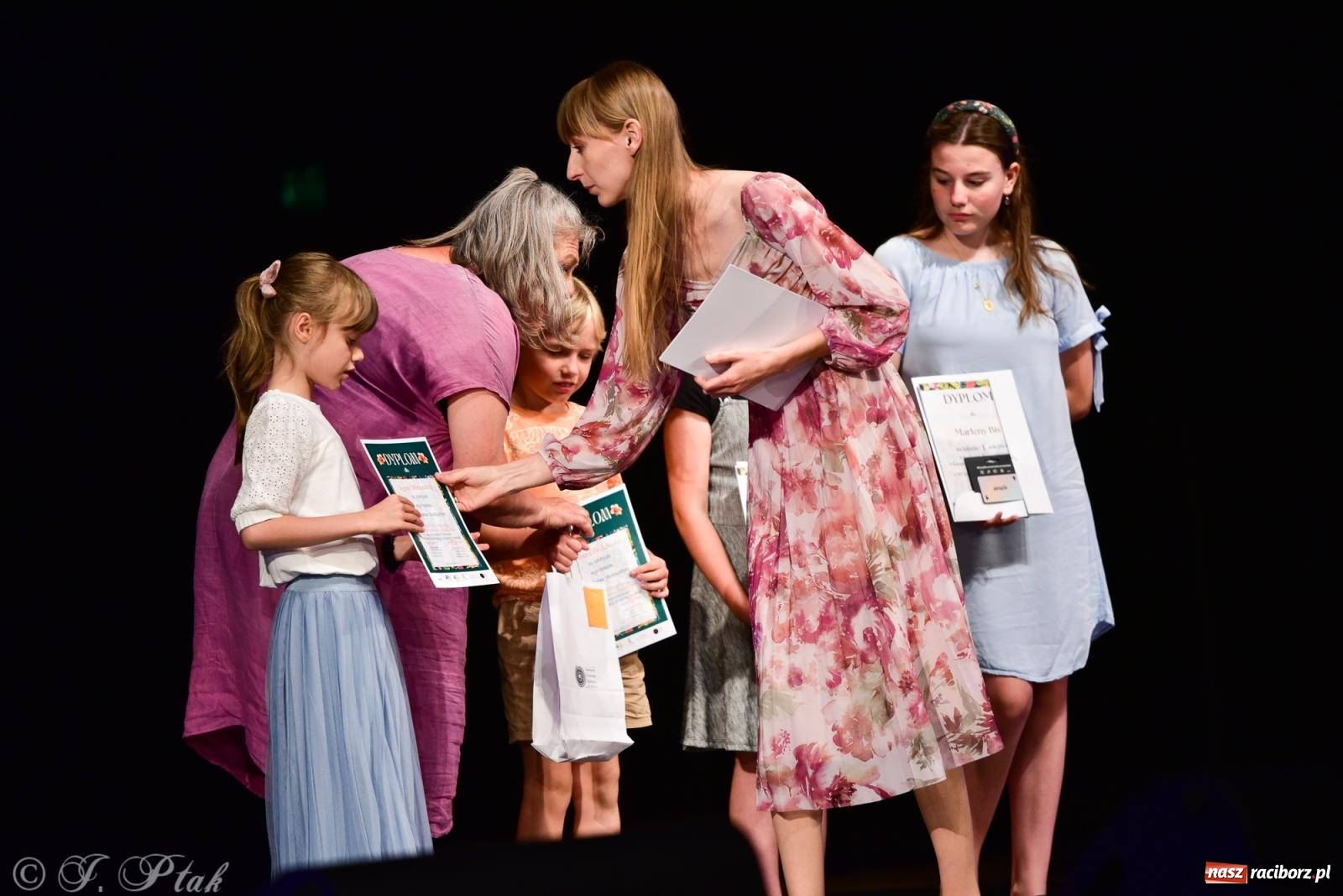 Zdjęcie w galerii na portalu naszraciborz.pl: XIV Powiatowy Festiwal Twórczości Artystycznej. Laureaci odebrali dyplomy [FOTO i WIDEO] wiadomości z regionu