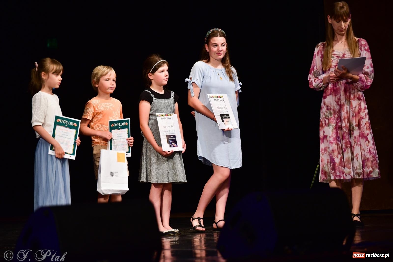 Zdjęcie w galerii na portalu naszraciborz.pl: XIV Powiatowy Festiwal Twórczości Artystycznej. Laureaci odebrali dyplomy [FOTO i WIDEO] wiadomości z regionu