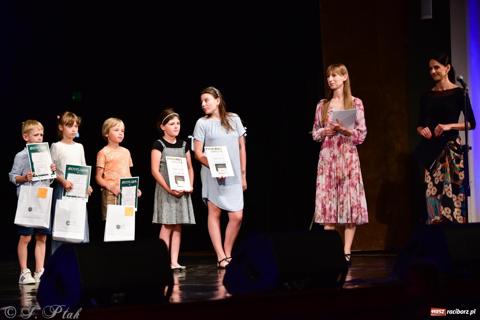 Zdjęcie w galerii na portalu naszraciborz.pl: XIV Powiatowy Festiwal Twórczości Artystycznej. Laureaci odebrali dyplomy [FOTO i WIDEO] wiadomości z regionu