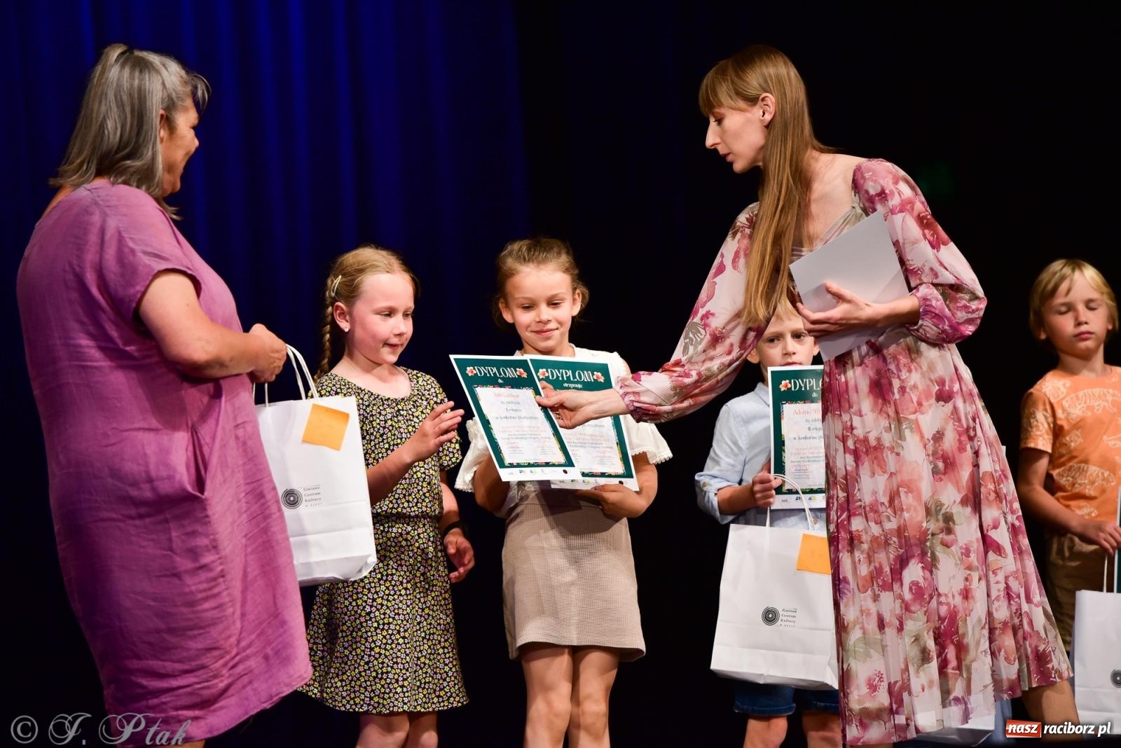 Zdjęcie w galerii na portalu naszraciborz.pl: XIV Powiatowy Festiwal Twórczości Artystycznej. Laureaci odebrali dyplomy [FOTO i WIDEO] wiadomości z regionu