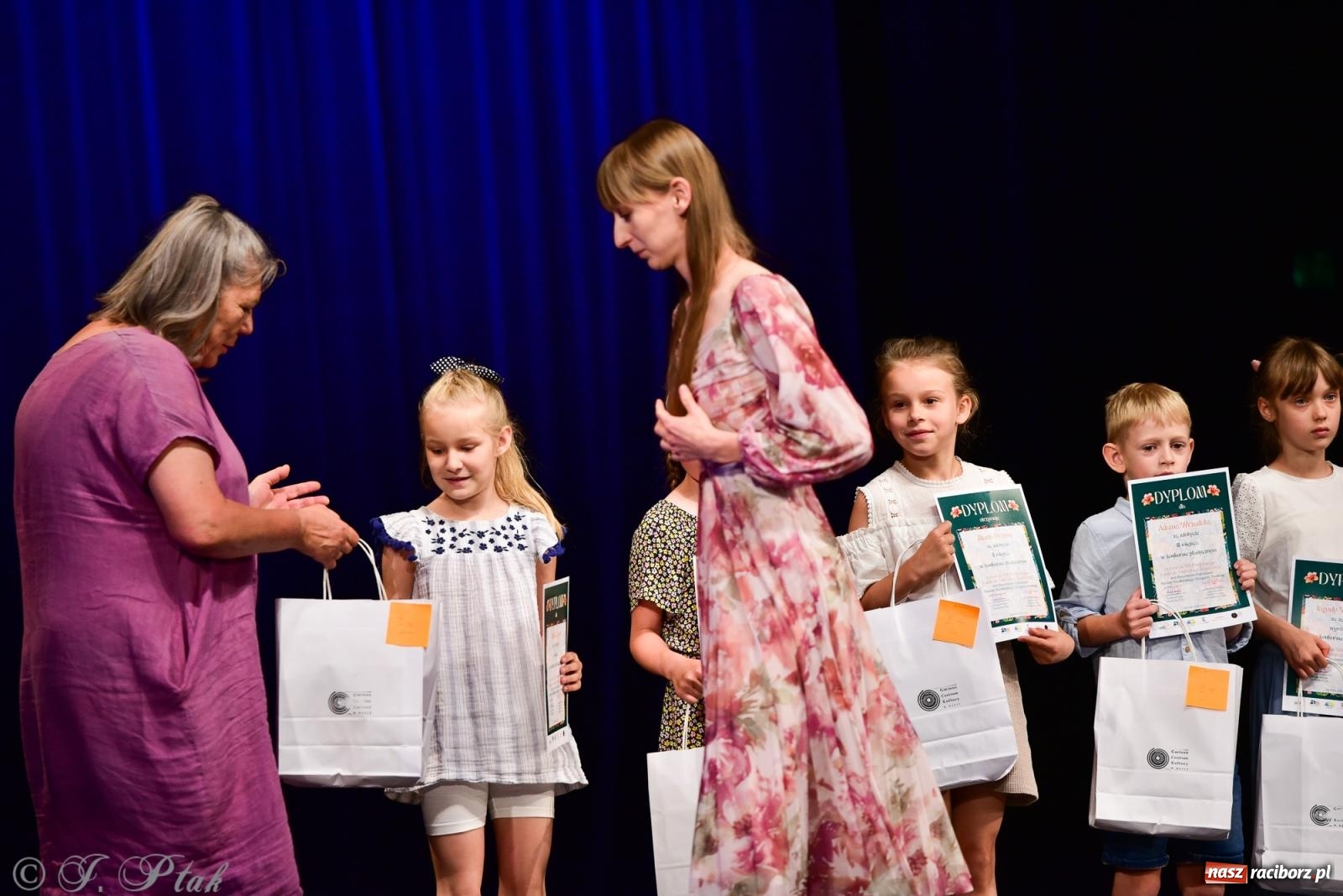 Zdjęcie w galerii na portalu naszraciborz.pl: XIV Powiatowy Festiwal Twórczości Artystycznej. Laureaci odebrali dyplomy [FOTO i WIDEO] wiadomości z regionu