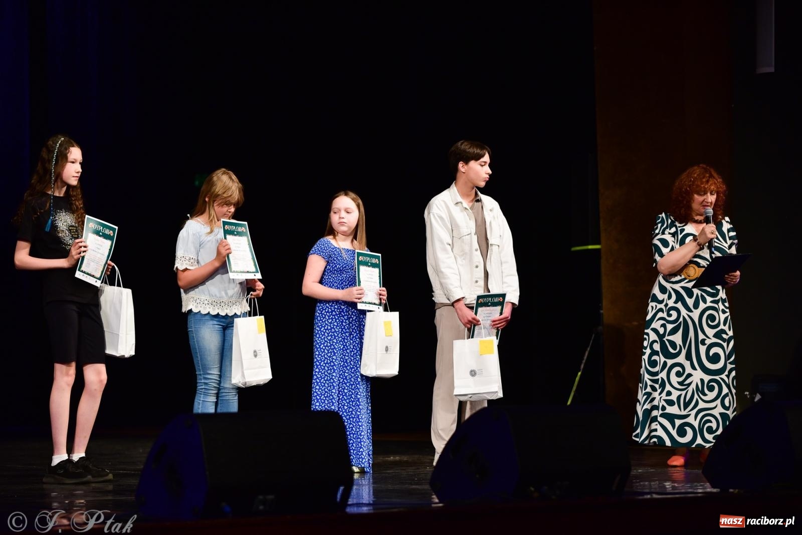 Zdjęcie w galerii na portalu naszraciborz.pl: XIV Powiatowy Festiwal Twórczości Artystycznej. Laureaci odebrali dyplomy [FOTO i WIDEO] wiadomości z regionu