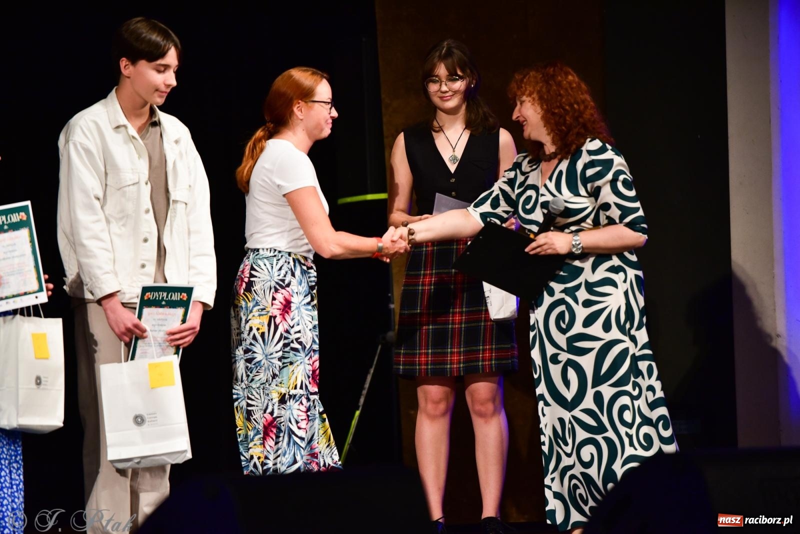 Zdjęcie w galerii na portalu naszraciborz.pl: XIV Powiatowy Festiwal Twórczości Artystycznej. Laureaci odebrali dyplomy [FOTO i WIDEO] wiadomości z regionu