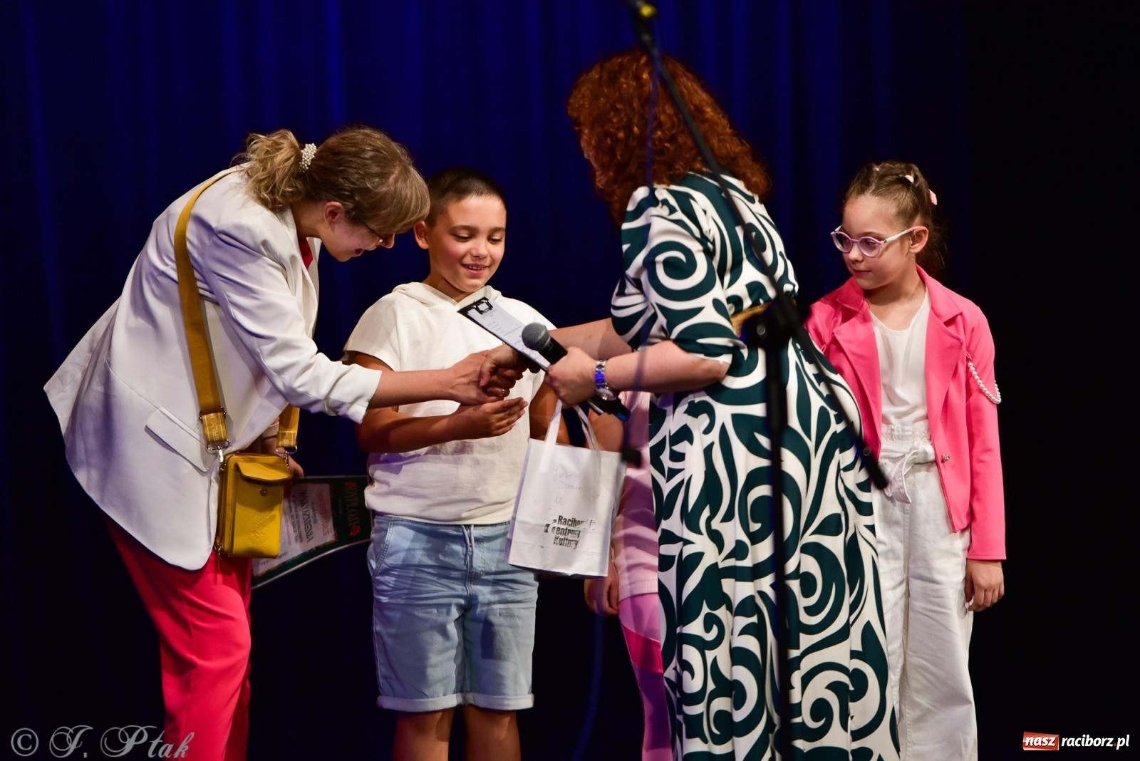 Zdjęcie w galerii na portalu naszraciborz.pl: XIV Powiatowy Festiwal Twórczości Artystycznej. Laureaci odebrali dyplomy [FOTO i WIDEO] wiadomości z regionu