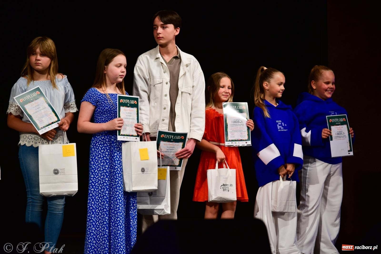 Zdjęcie w galerii na portalu naszraciborz.pl: XIV Powiatowy Festiwal Twórczości Artystycznej. Laureaci odebrali dyplomy [FOTO i WIDEO] wiadomości z regionu