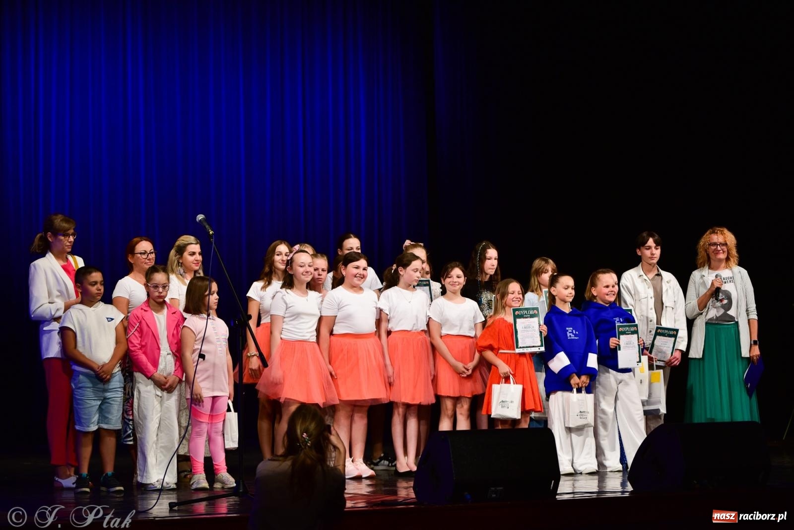 Zdjęcie w galerii na portalu naszraciborz.pl: XIV Powiatowy Festiwal Twórczości Artystycznej. Laureaci odebrali dyplomy [FOTO i WIDEO] wiadomości z regionu