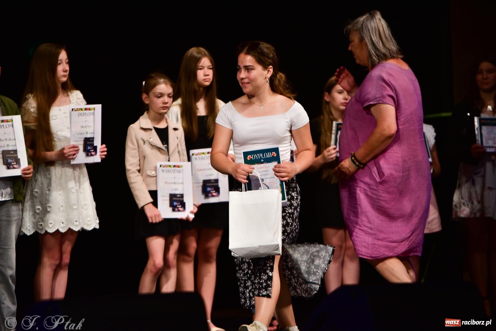Zdjęcie w galerii na portalu naszraciborz.pl: XIV Powiatowy Festiwal Twórczości Artystycznej. Laureaci odebrali dyplomy [FOTO i WIDEO] wiadomości z regionu