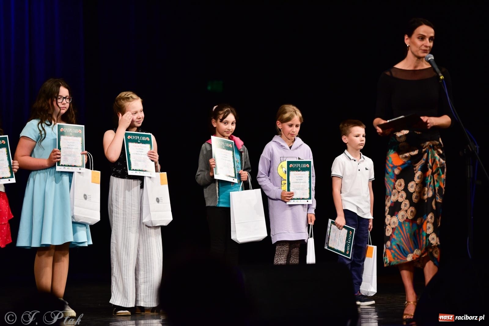 Zdjęcie w galerii na portalu naszraciborz.pl: XIV Powiatowy Festiwal Twórczości Artystycznej. Laureaci odebrali dyplomy [FOTO i WIDEO] wiadomości z regionu