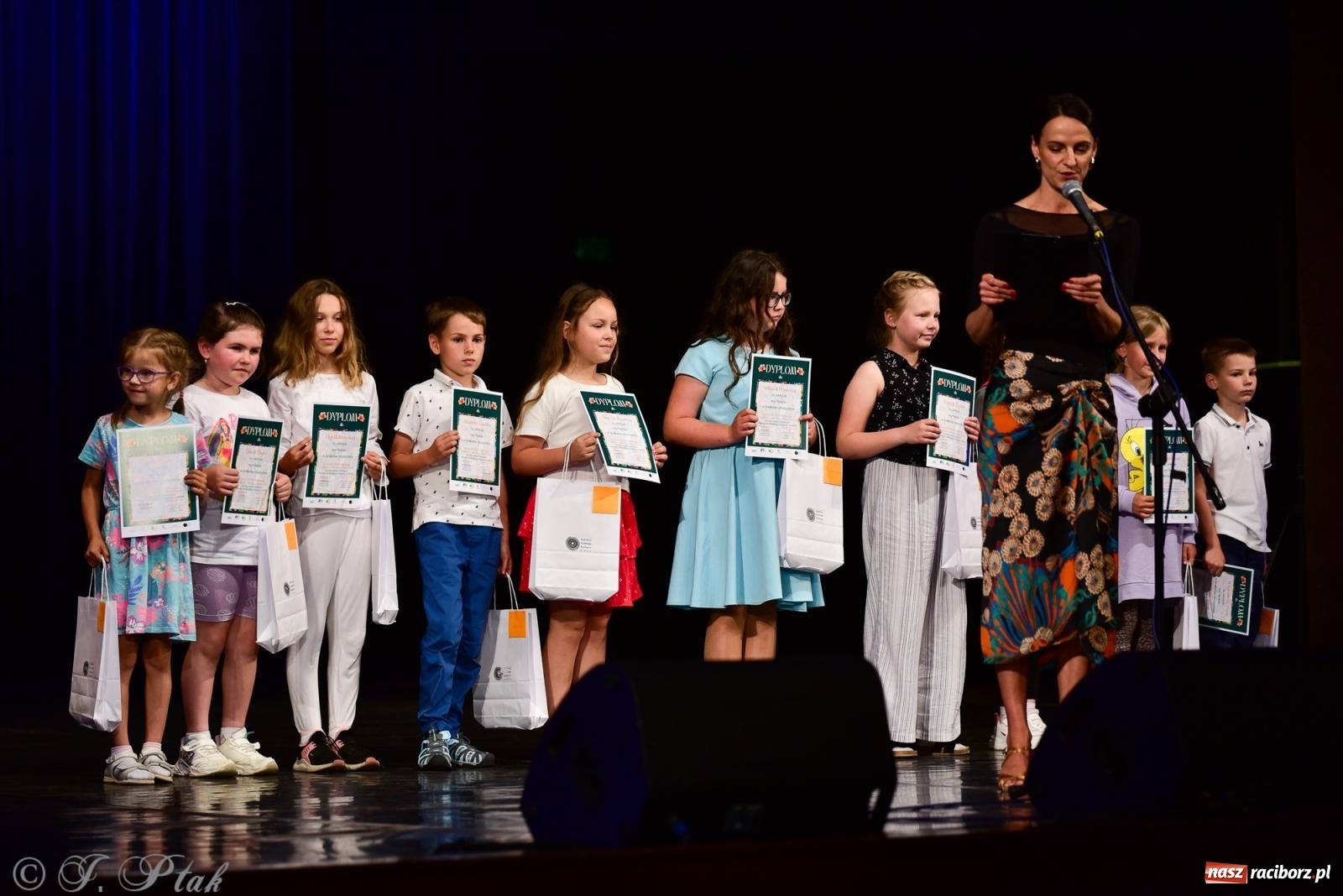 Zdjęcie w galerii na portalu naszraciborz.pl: XIV Powiatowy Festiwal Twórczości Artystycznej. Laureaci odebrali dyplomy [FOTO i WIDEO] wiadomości z regionu