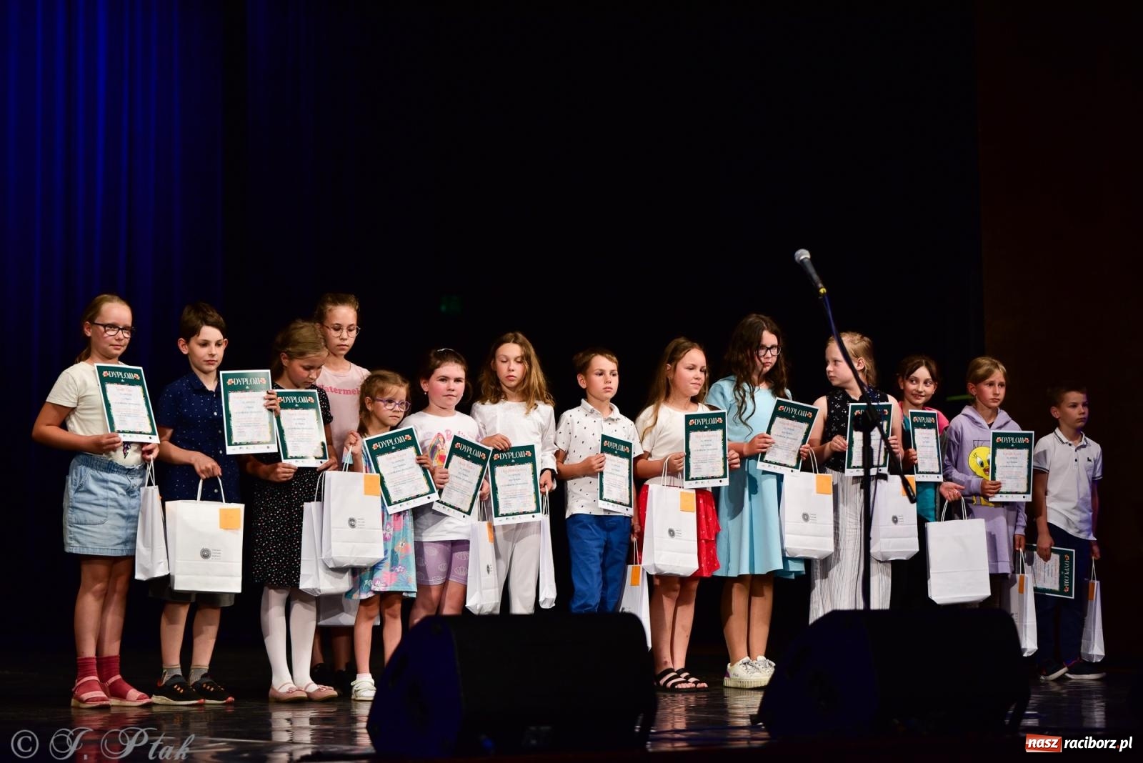 Zdjęcie w galerii na portalu naszraciborz.pl: XIV Powiatowy Festiwal Twórczości Artystycznej. Laureaci odebrali dyplomy [FOTO i WIDEO] wiadomości z regionu