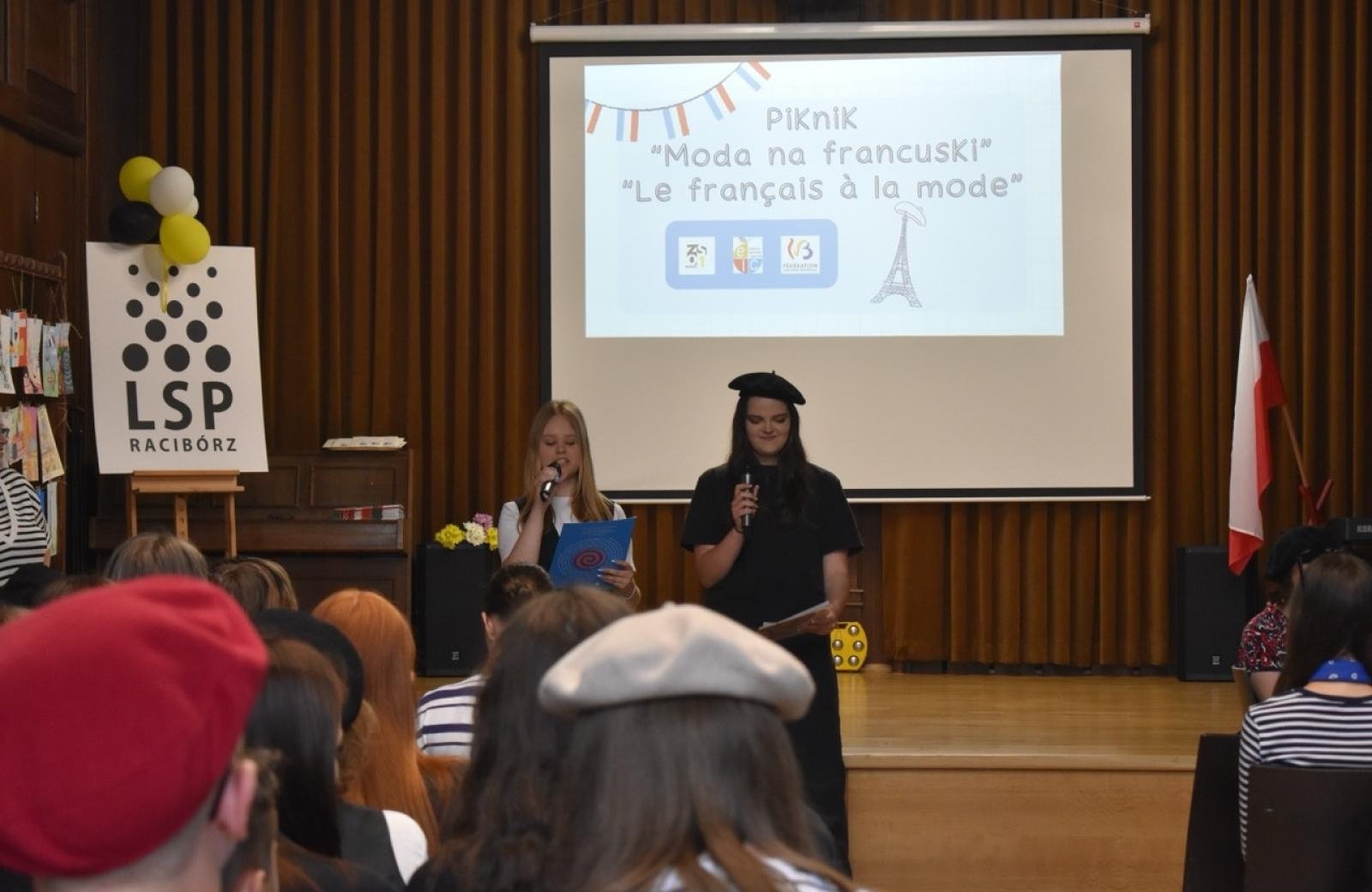 Zdjęcie w galerii na portalu naszraciborz.pl: Moda na francuski. Piknik w ZSO nr 1 wiadomości z regionu