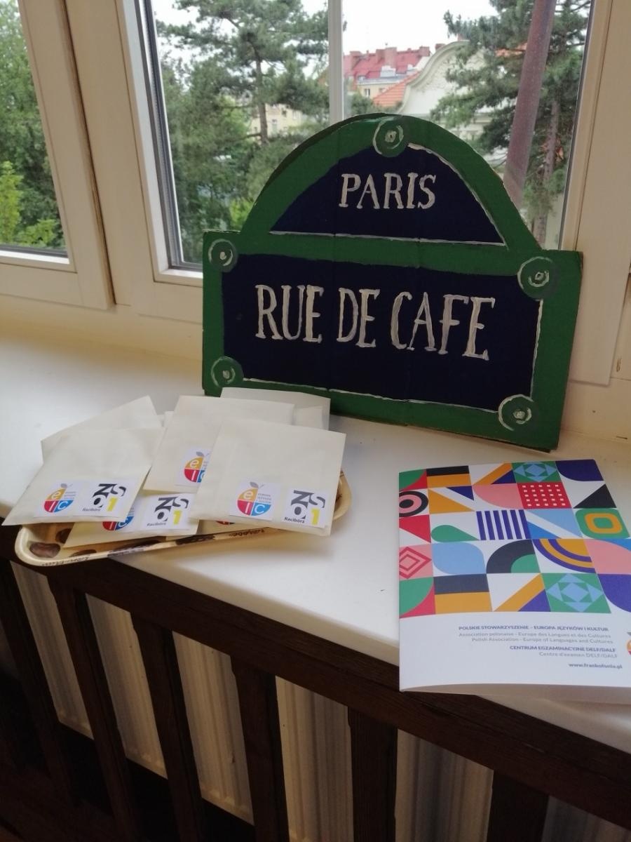 Zdjęcie w galerii na portalu naszraciborz.pl: Moda na francuski. Piknik w ZSO nr 1 wiadomości z regionu