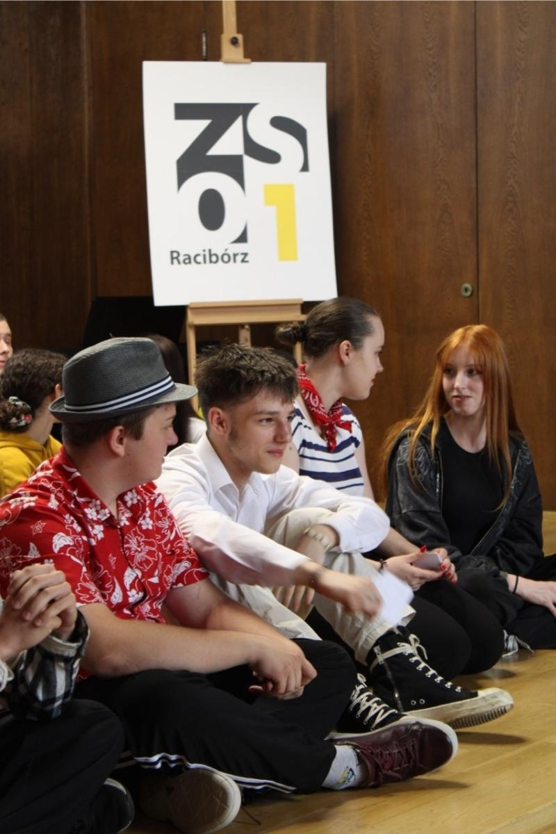 Zdjęcie w galerii na portalu naszraciborz.pl: Moda na francuski. Piknik w ZSO nr 1 wiadomości z regionu