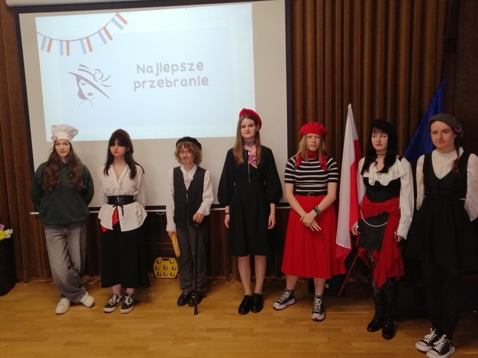 Zdjęcie w galerii na portalu naszraciborz.pl: Moda na francuski. Piknik w ZSO nr 1 wiadomości z regionu