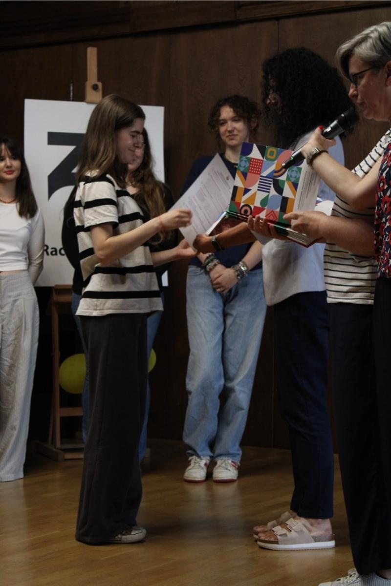 Zdjęcie w galerii na portalu naszraciborz.pl: Moda na francuski. Piknik w ZSO nr 1 wiadomości z regionu