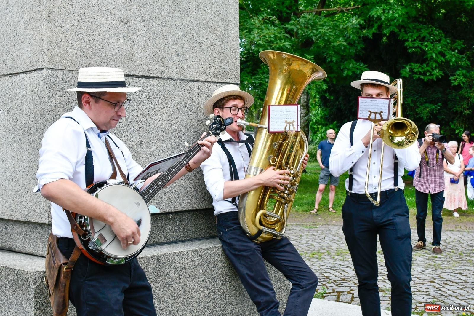 Zdjęcie w galerii na portalu naszraciborz.pl: Raciborski spacer z Dixieland Street Band [FOTO i WIDEO] wiadomości z regionu