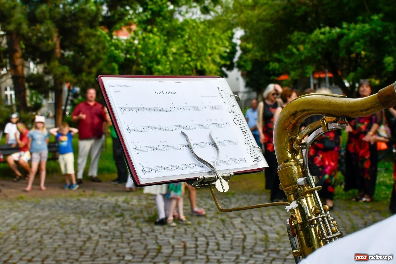Zdjęcie w galerii na portalu naszraciborz.pl: Raciborski spacer z Dixieland Street Band [FOTO i WIDEO] wiadomości z regionu