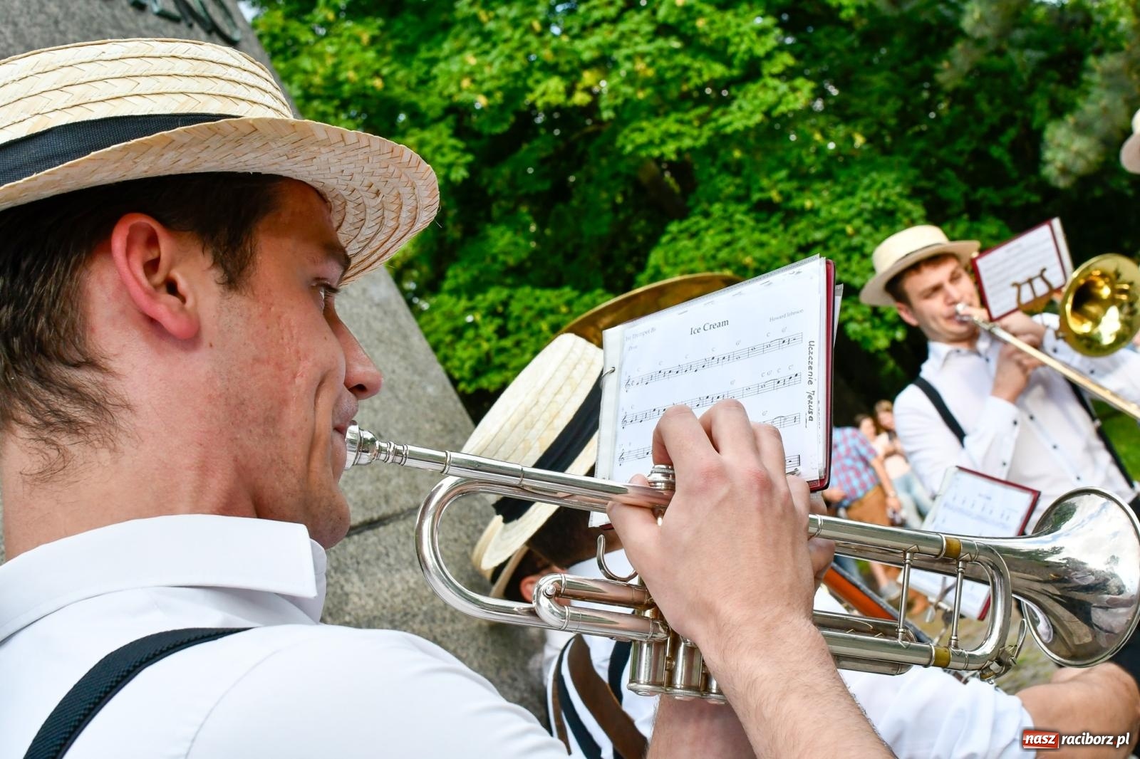 Zdjęcie w galerii na portalu naszraciborz.pl: Raciborski spacer z Dixieland Street Band [FOTO i WIDEO] wiadomości z regionu