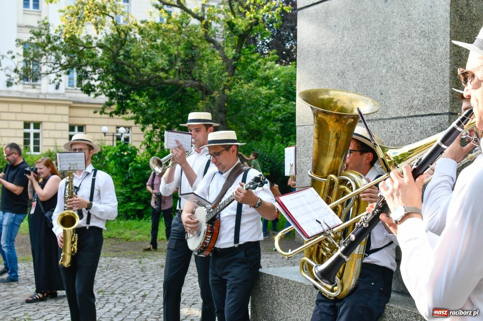 Zdjęcie w galerii na portalu naszraciborz.pl: Raciborski spacer z Dixieland Street Band [FOTO i WIDEO] wiadomości z regionu