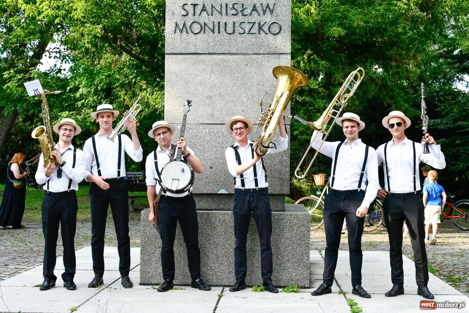 Zdjęcie w galerii na portalu naszraciborz.pl: Raciborski spacer z Dixieland Street Band [FOTO i WIDEO] wiadomości z regionu