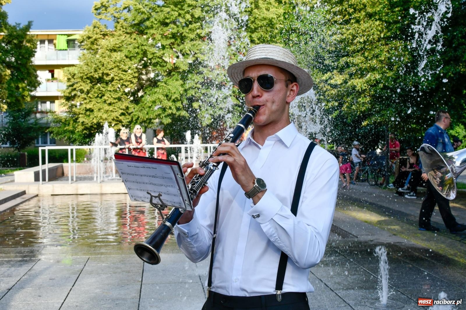 Zdjęcie w galerii na portalu naszraciborz.pl: Raciborski spacer z Dixieland Street Band [FOTO i WIDEO] wiadomości z regionu