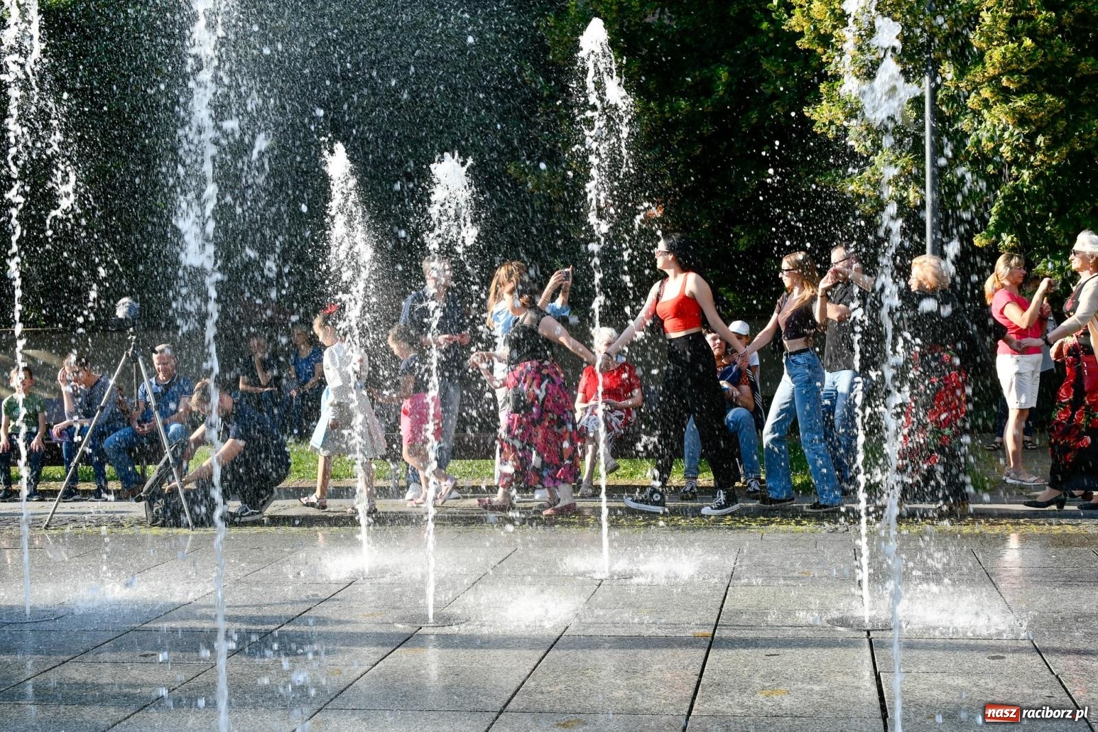 Zdjęcie w galerii na portalu naszraciborz.pl: Raciborski spacer z Dixieland Street Band [FOTO i WIDEO] wiadomości z regionu