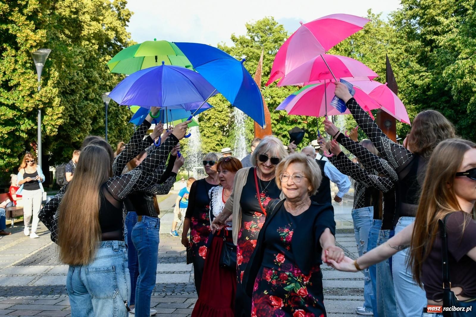 Zdjęcie w galerii na portalu naszraciborz.pl: Raciborski spacer z Dixieland Street Band [FOTO i WIDEO] wiadomości z regionu