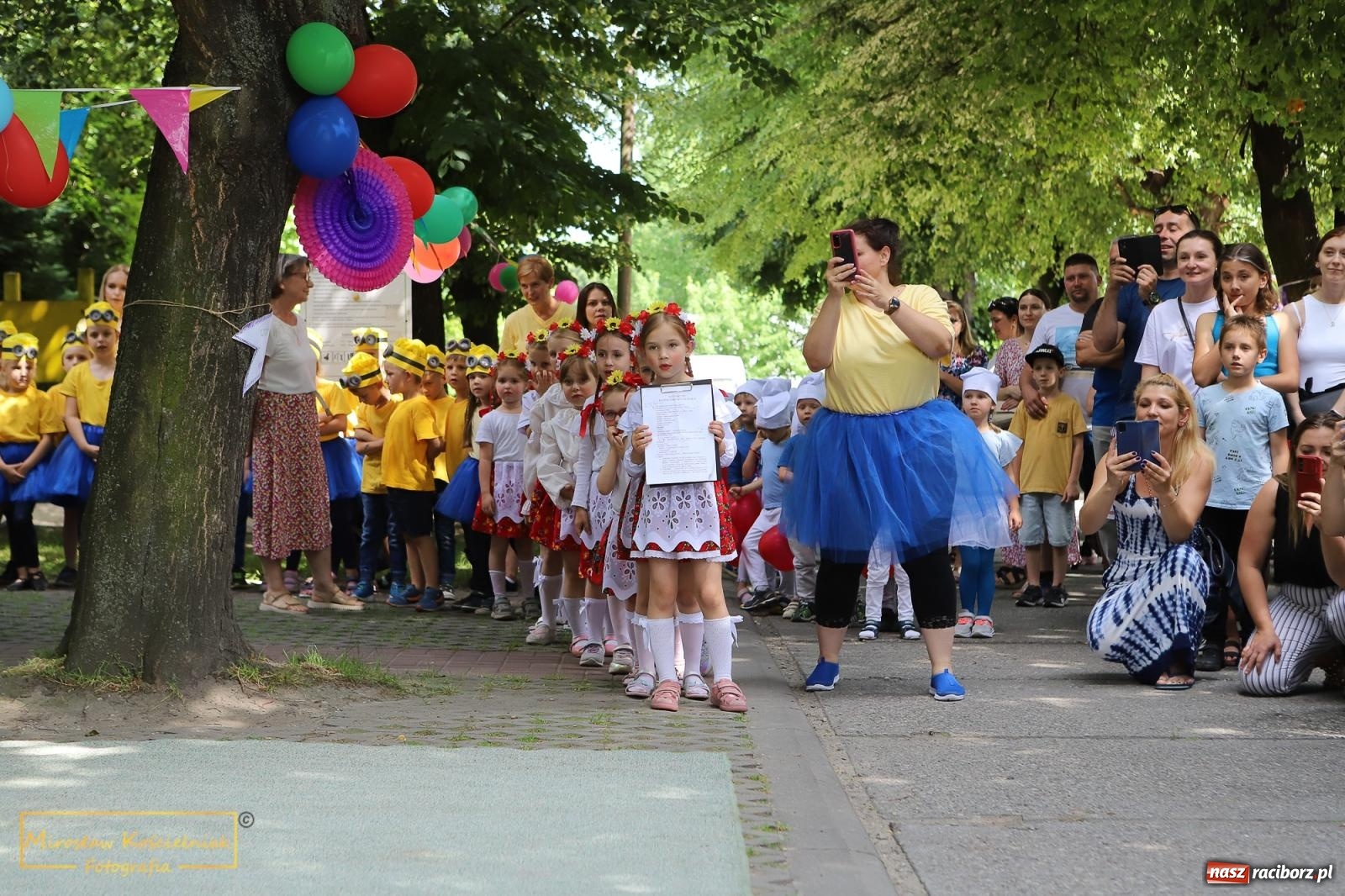 Zdjęcie w galerii na portalu naszraciborz.pl: Uśmiech i radość w Przedszkolu nr 3. Festyn przy Kozielskiej [FOTO i WIDEO] wiadomości z regionu