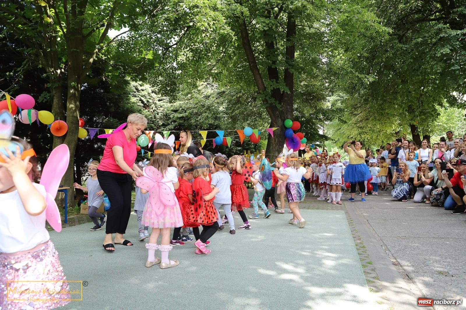 Zdjęcie w galerii na portalu naszraciborz.pl: Uśmiech i radość w Przedszkolu nr 3. Festyn przy Kozielskiej [FOTO i WIDEO] wiadomości z regionu