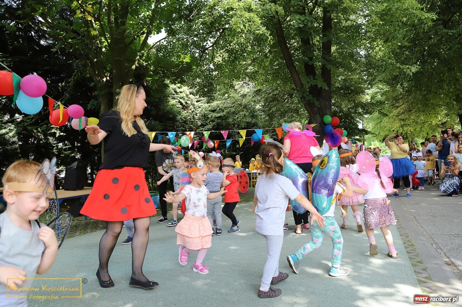 Zdjęcie w galerii na portalu naszraciborz.pl: Uśmiech i radość w Przedszkolu nr 3. Festyn przy Kozielskiej [FOTO i WIDEO] wiadomości z regionu